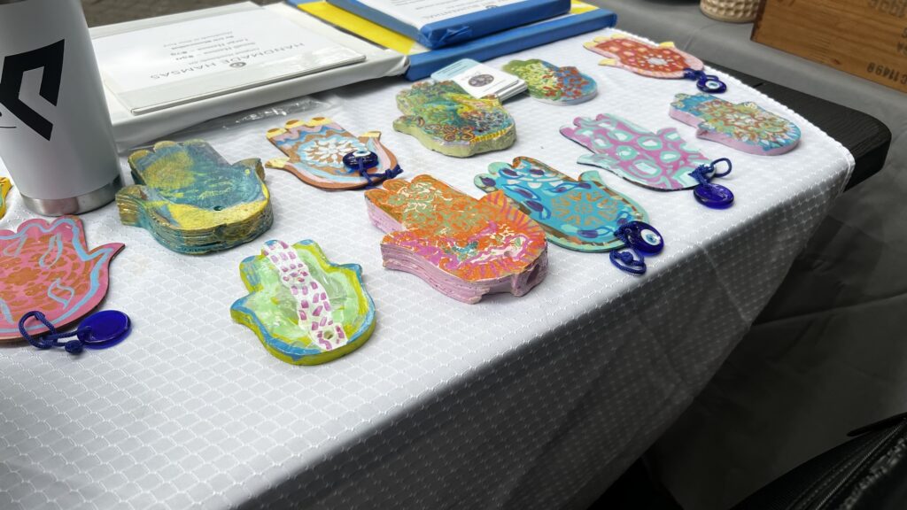 Discover why handmade Judaica gifts are meaningful for weddings, housewarmings and special occasions, with ideas for Hamsa art, modern Judaica and original art.